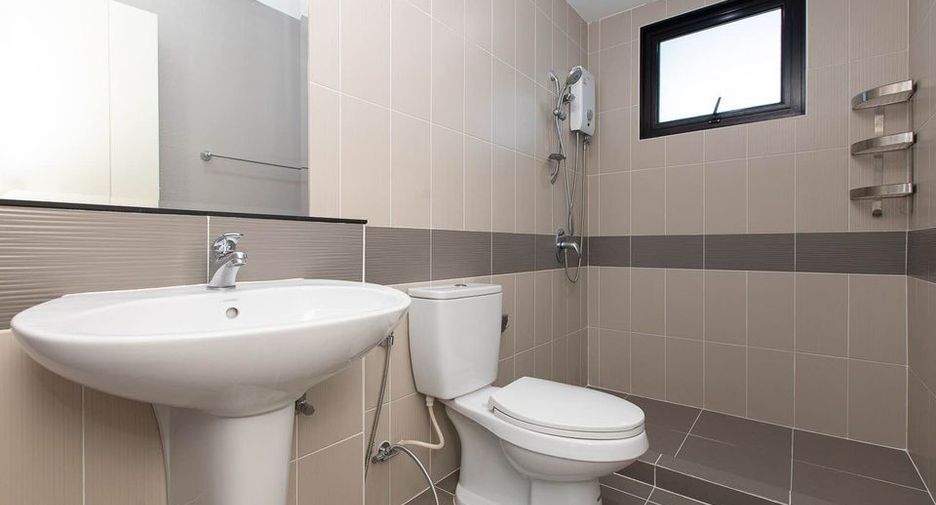 For rent 3 bedrooms townhouse in Prawet, Bangkok