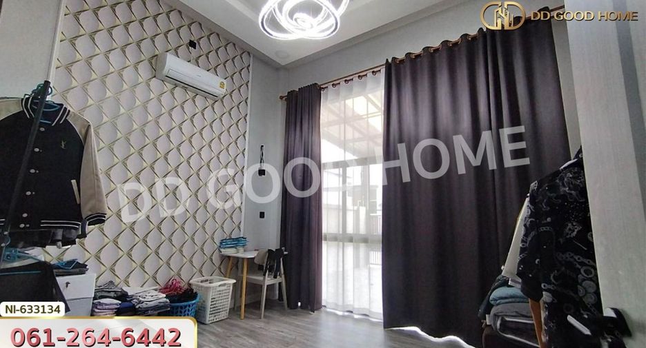 For sale 2 bed townhouse in Si Maha Phot, Prachin Buri