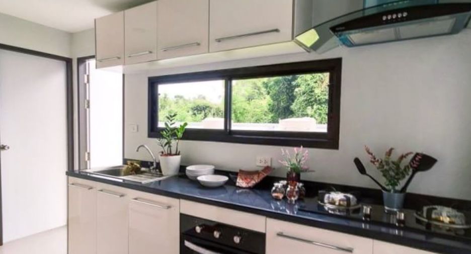 For sale 18 bedrooms townhouse in San Kamphaeng, Chiang Mai