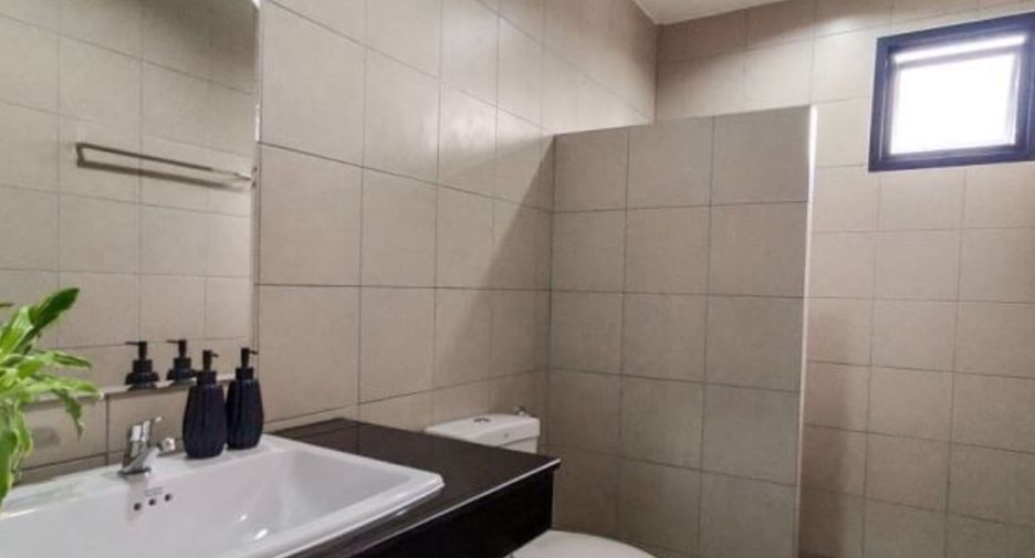 For sale 18 bedrooms townhouse in San Kamphaeng, Chiang Mai