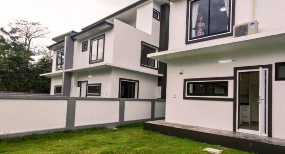 For sale 18 bedrooms townhouse in San Kamphaeng, Chiang Mai