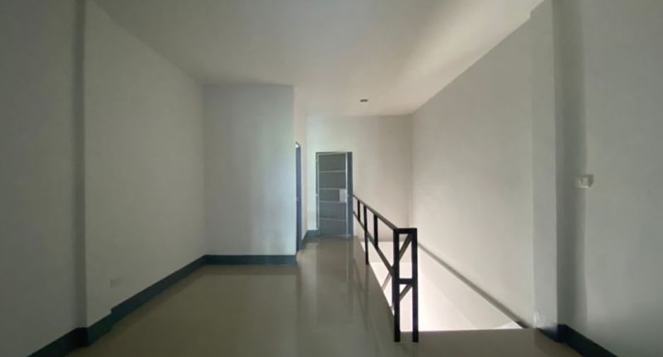 Local comercial en venta de 2 habitaciones en Saraphi, Chiang Mai