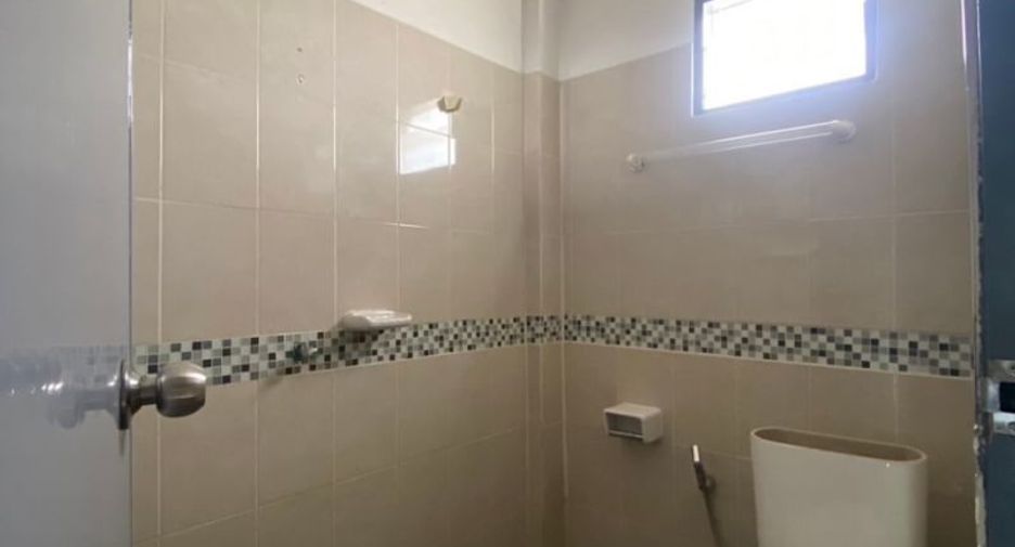 Local comercial en venta de 2 habitaciones en Saraphi, Chiang Mai
