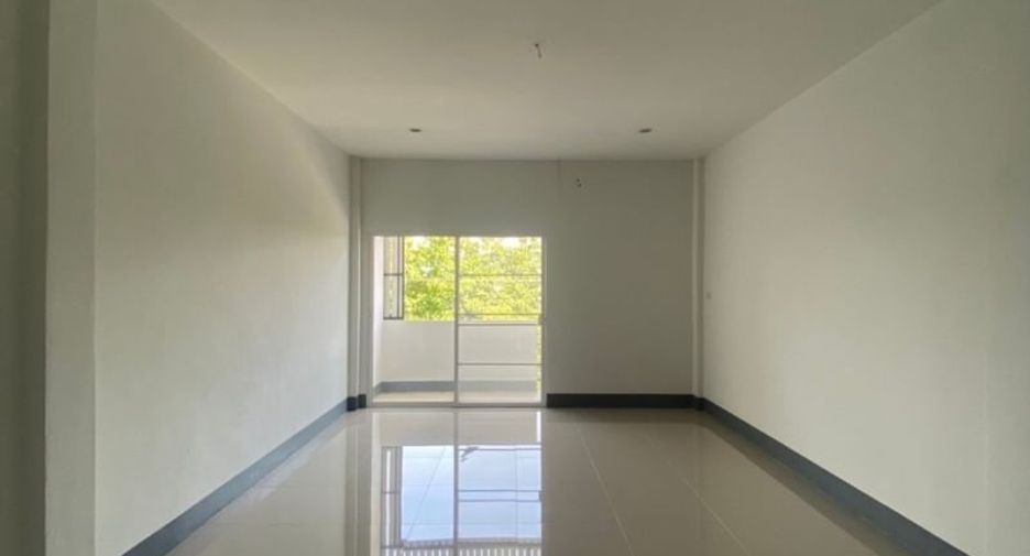 Local comercial en venta de 2 habitaciones en Saraphi, Chiang Mai