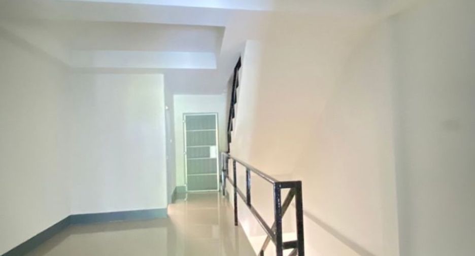Local comercial en venta de 2 habitaciones en Saraphi, Chiang Mai