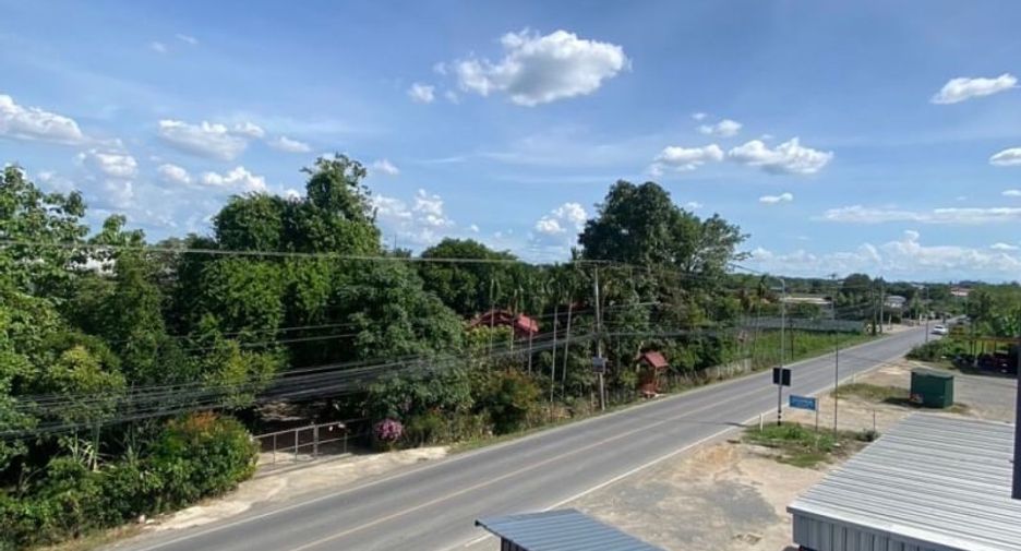 Local comercial en venta de 2 habitaciones en Saraphi, Chiang Mai