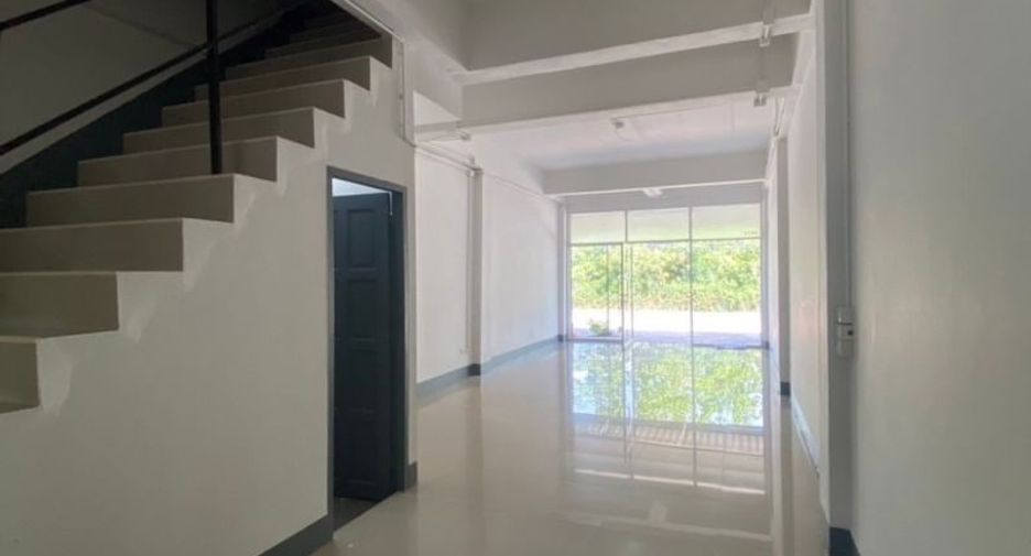 Local comercial en venta de 2 habitaciones en Saraphi, Chiang Mai