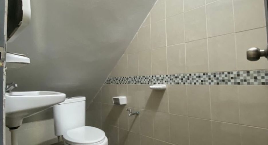 Local comercial en venta de 2 habitaciones en Saraphi, Chiang Mai