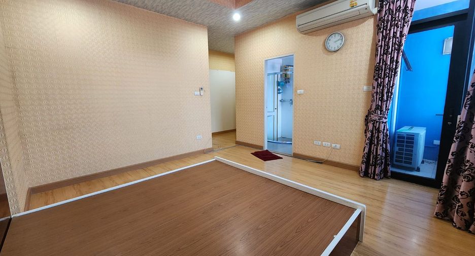 Casa adosada en alquiler de 3 habitaciones en Mueang Samut Prakan, Samut Prakan