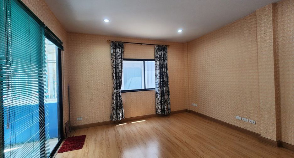 Casa adosada en alquiler de 3 habitaciones en Mueang Samut Prakan, Samut Prakan