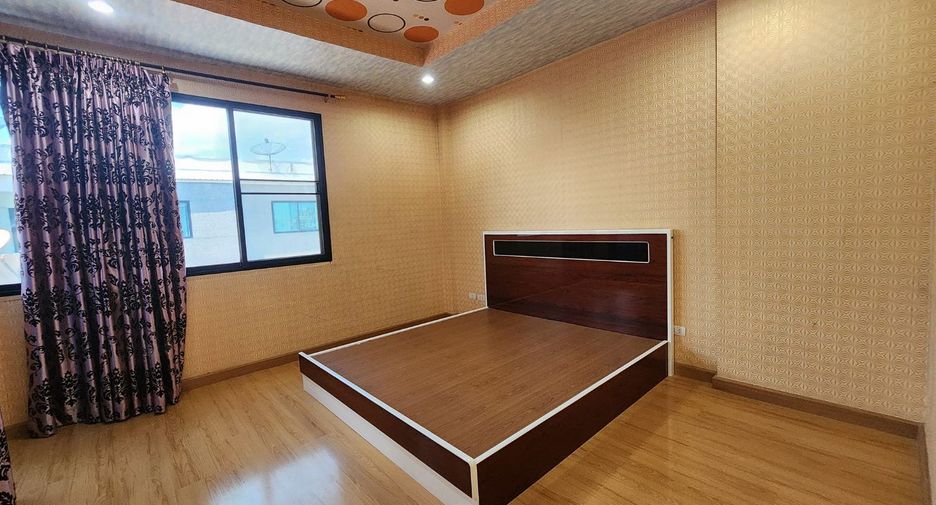 Casa adosada en alquiler de 3 habitaciones en Mueang Samut Prakan, Samut Prakan