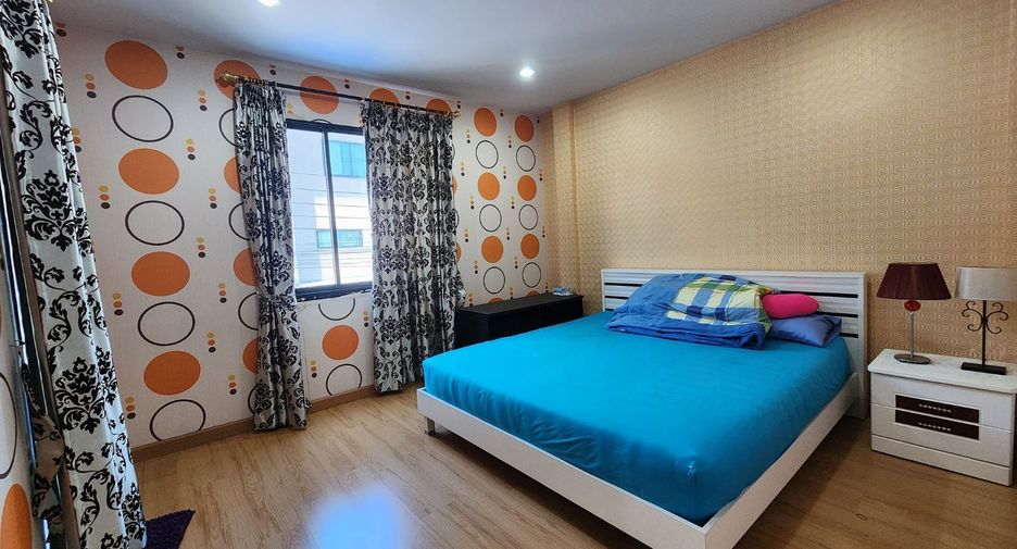 Casa adosada en alquiler de 3 habitaciones en Mueang Samut Prakan, Samut Prakan