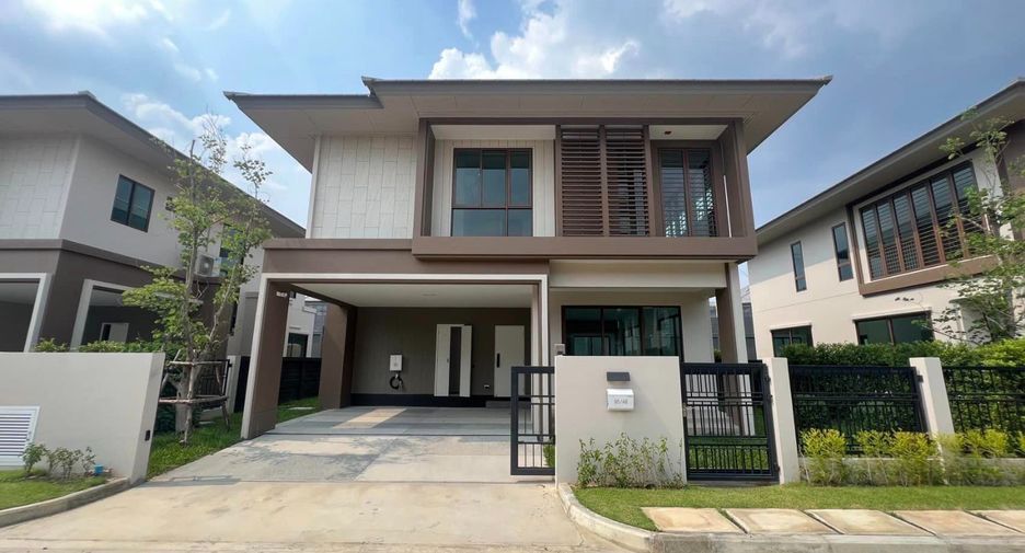 For rent 4 bedrooms house in Bang Kapi, Bangkok