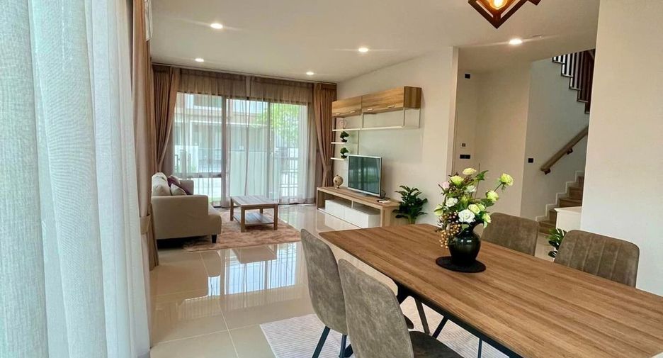 For rent 4 bedrooms house in Bang Kapi, Bangkok