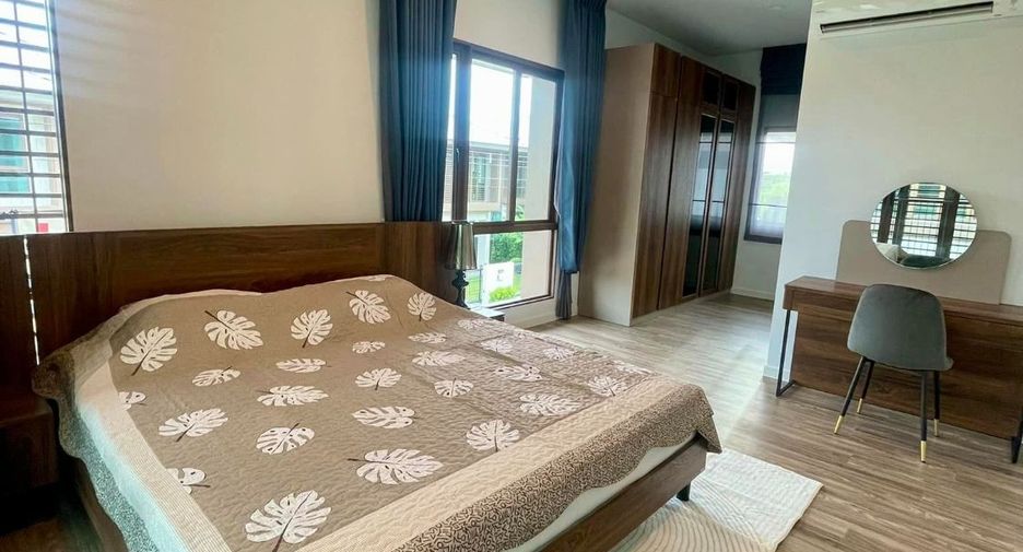 For rent 4 bedrooms house in Bang Kapi, Bangkok