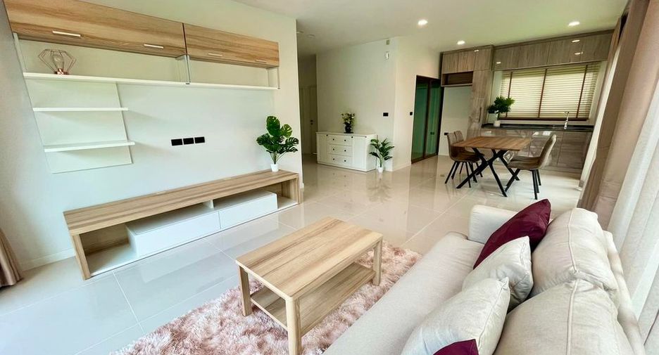 For rent 4 bedrooms house in Bang Kapi, Bangkok