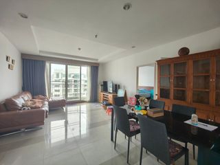 For sale 3 Beds condo in Huai Khwang, Bangkok