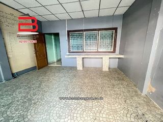 For sale 2 ベッドルーム townhouse in Saphan Sung, Bangkok