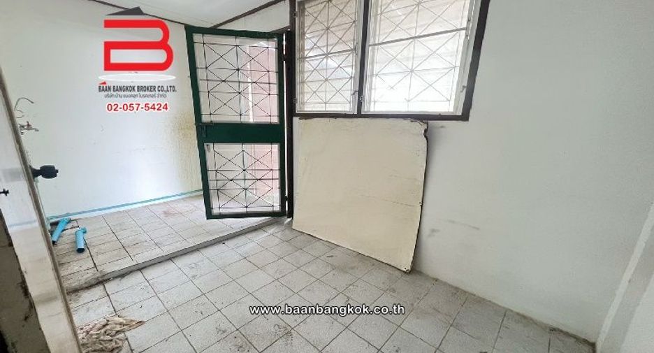 出售 2 卧室 联排别墅 在 Saphan Sung, 曼谷