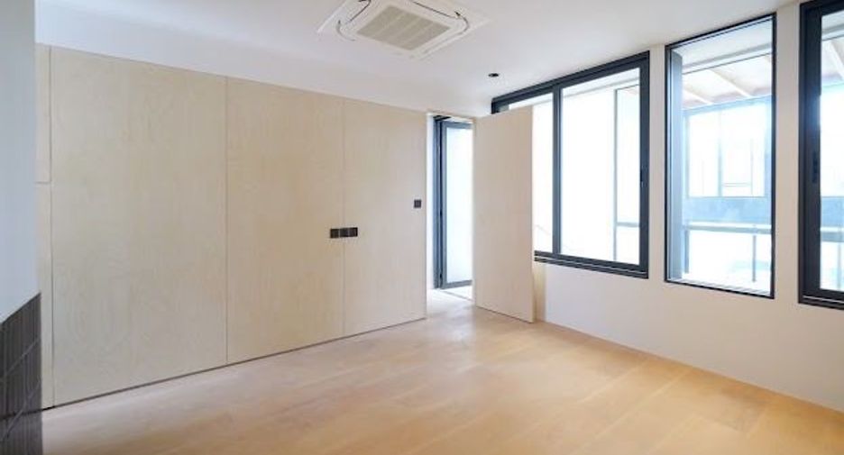 For rent 3 bedrooms townhouse in Suan Luang, Bangkok