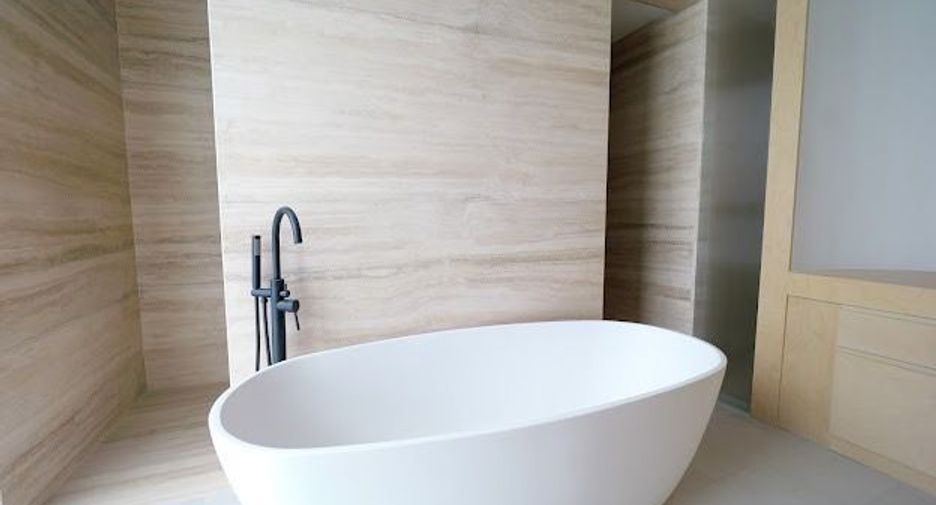 For rent 3 bedrooms townhouse in Suan Luang, Bangkok