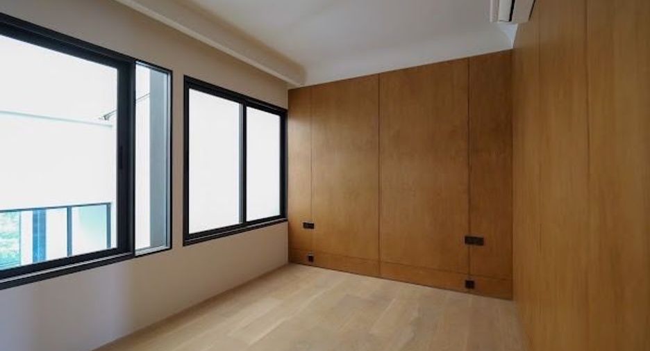 For rent 3 bedrooms townhouse in Suan Luang, Bangkok