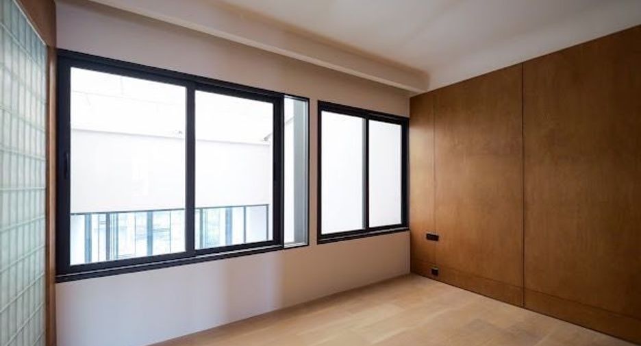 For rent 3 bedrooms townhouse in Suan Luang, Bangkok