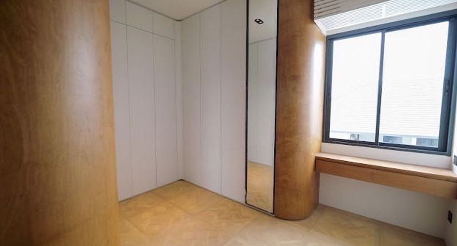 For rent 3 bedrooms townhouse in Suan Luang, Bangkok