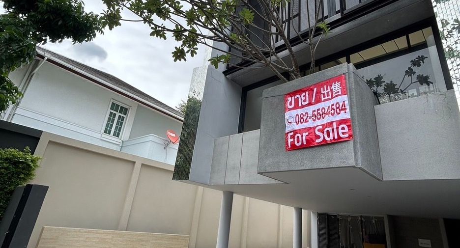 For rent 3 bedrooms townhouse in Suan Luang, Bangkok