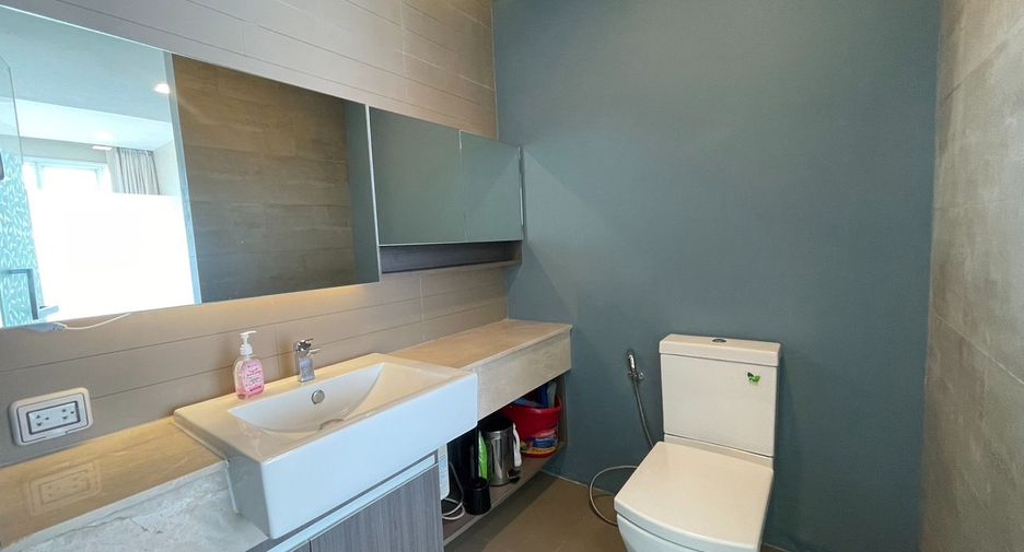 For rent 2 bedrooms condo in Bang Lamung, Chonburi