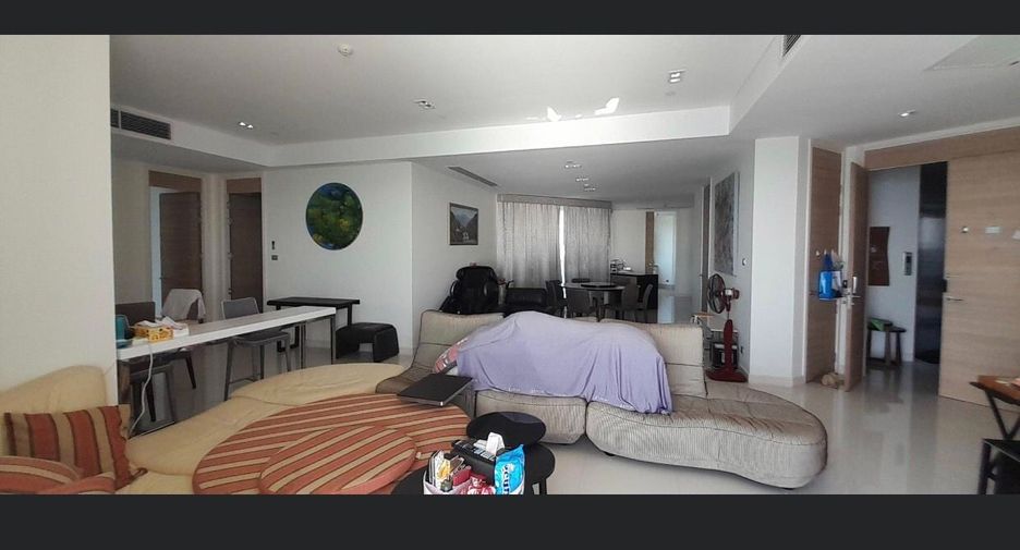 For rent 3 bedrooms condo in Jomtien, Pattaya