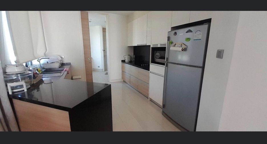 For rent 3 bedrooms condo in Jomtien, Pattaya