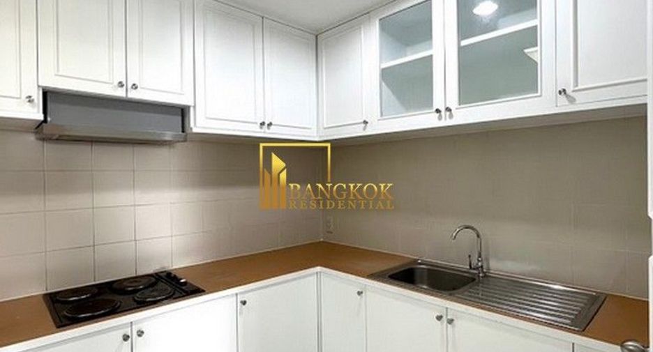 For rent 3 bedrooms condo in Khlong Toei, Bangkok