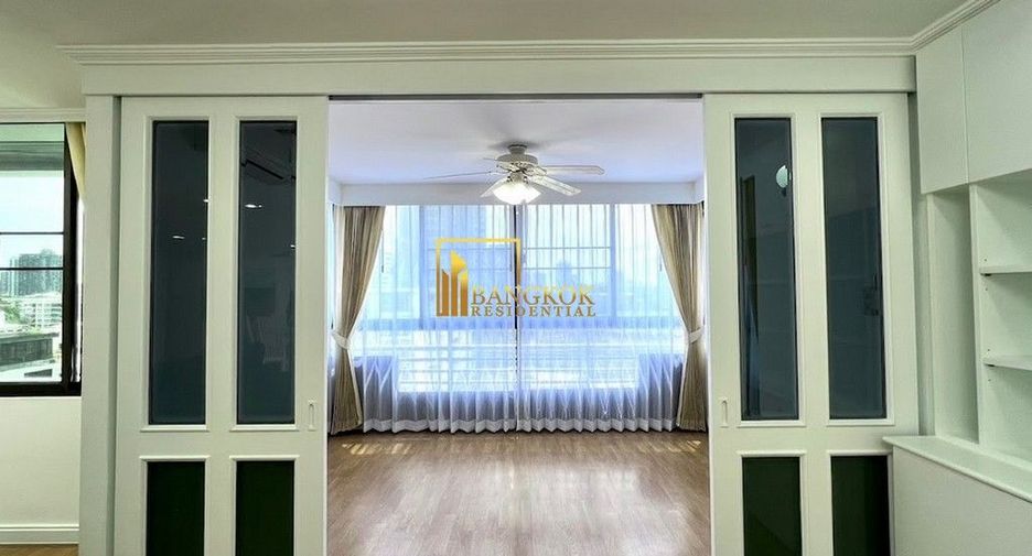 For rent 3 bedrooms condo in Khlong Toei, Bangkok