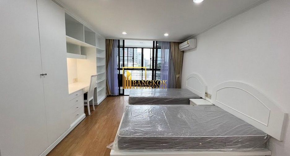 For rent 3 bedrooms condo in Khlong Toei, Bangkok