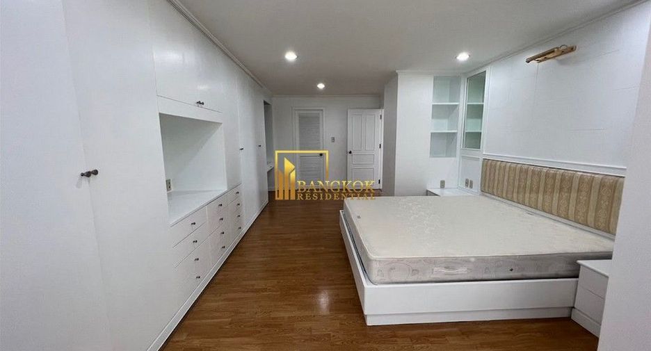 For rent 3 bedrooms condo in Khlong Toei, Bangkok