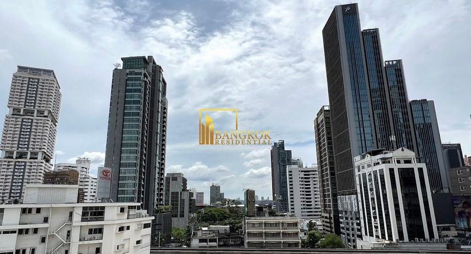 For rent 3 bedrooms condo in Khlong Toei, Bangkok
