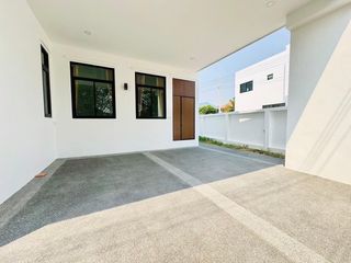 Casa en alquiler y en venta de 4 habitaciones en Mueang Chiang Mai, Chiang Mai