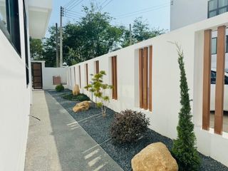 Casa en alquiler y en venta de 4 habitaciones en Mueang Chiang Mai, Chiang Mai