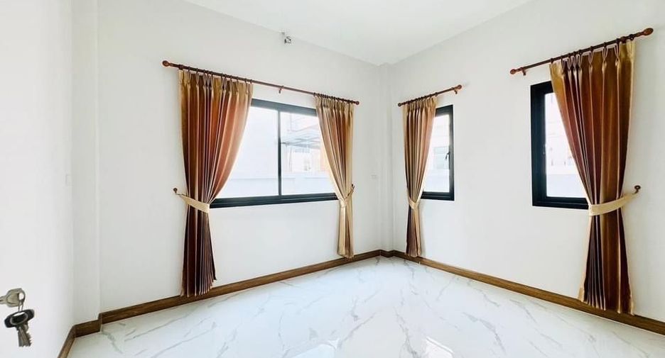 Haus zur Miete und zum Kauf mit 4 Zimmer in Mueang Chiang Mai, Chiang Mai