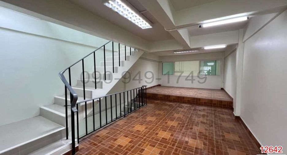 À louer 3 chambres local commercial à Bang Bua Thong, Nonthaburi
