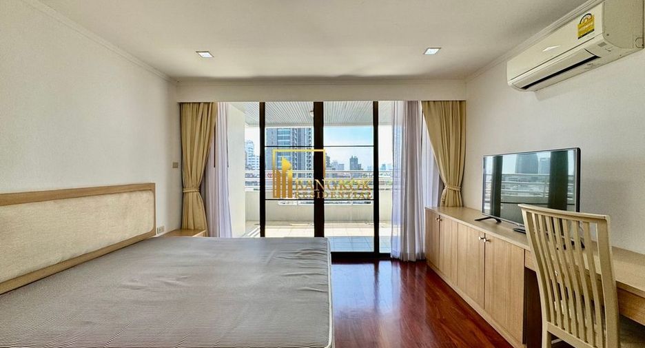 For rent 3 bedrooms condo in Khlong Toei, Bangkok