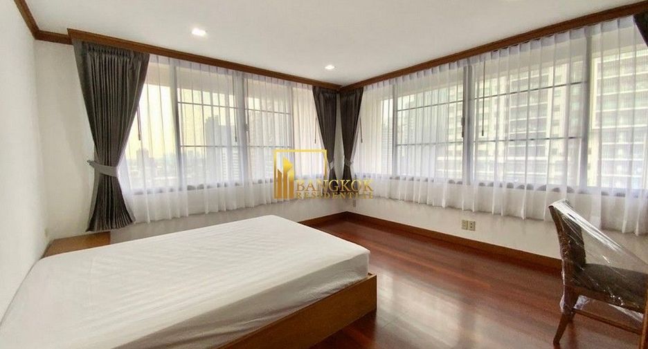 For rent 3 bedrooms condo in Khlong Toei, Bangkok