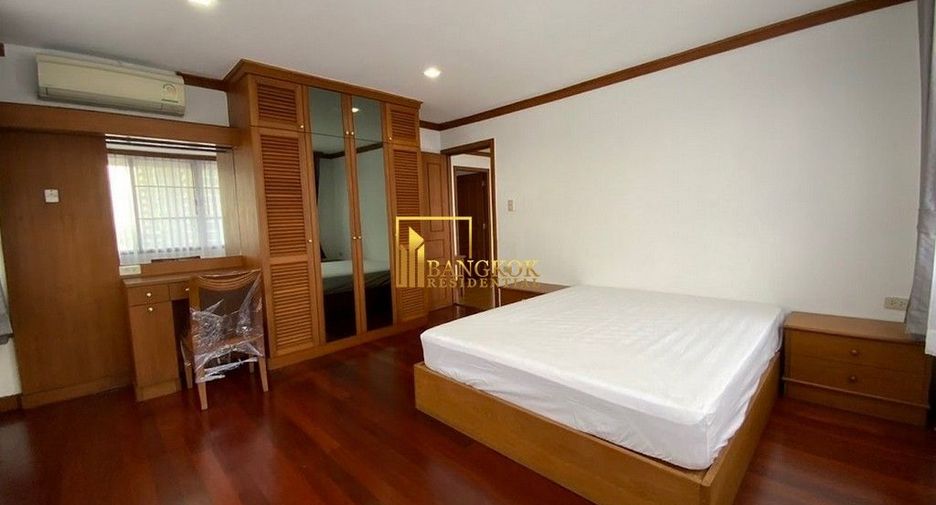 For rent 3 bedrooms condo in Khlong Toei, Bangkok