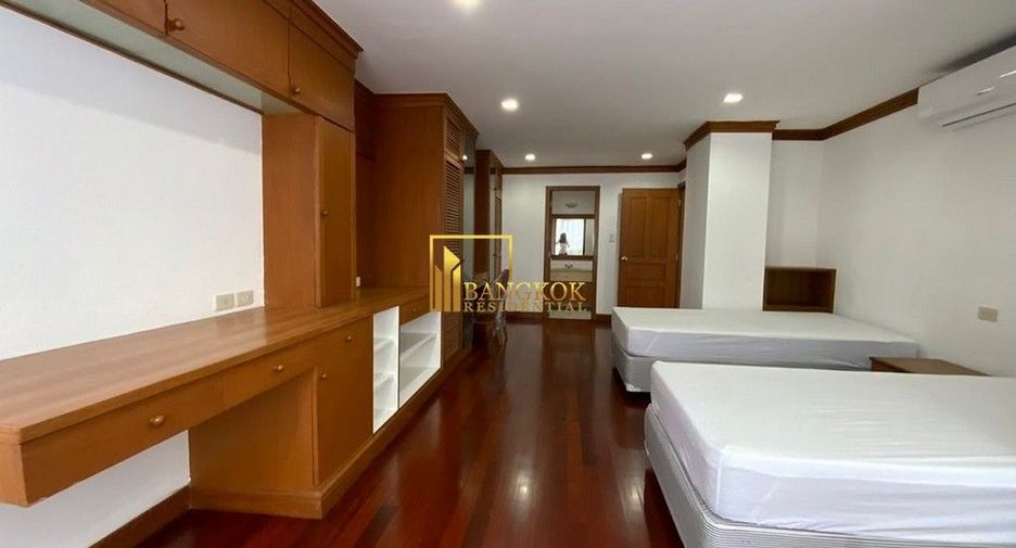 For rent 3 bedrooms condo in Khlong Toei, Bangkok