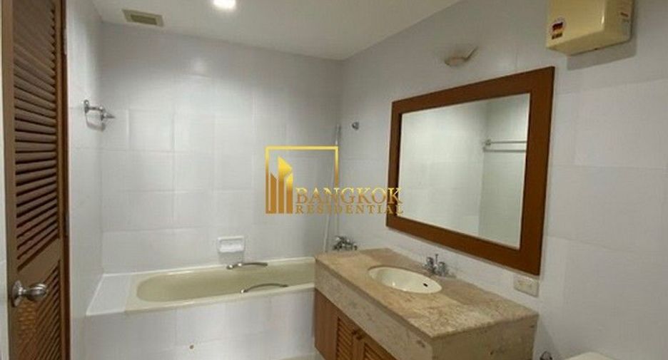 For rent 3 bedrooms condo in Khlong Toei, Bangkok