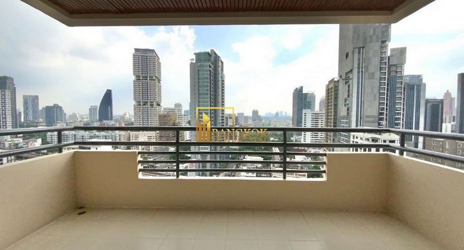 For rent 3 bedrooms condo in Khlong Toei, Bangkok