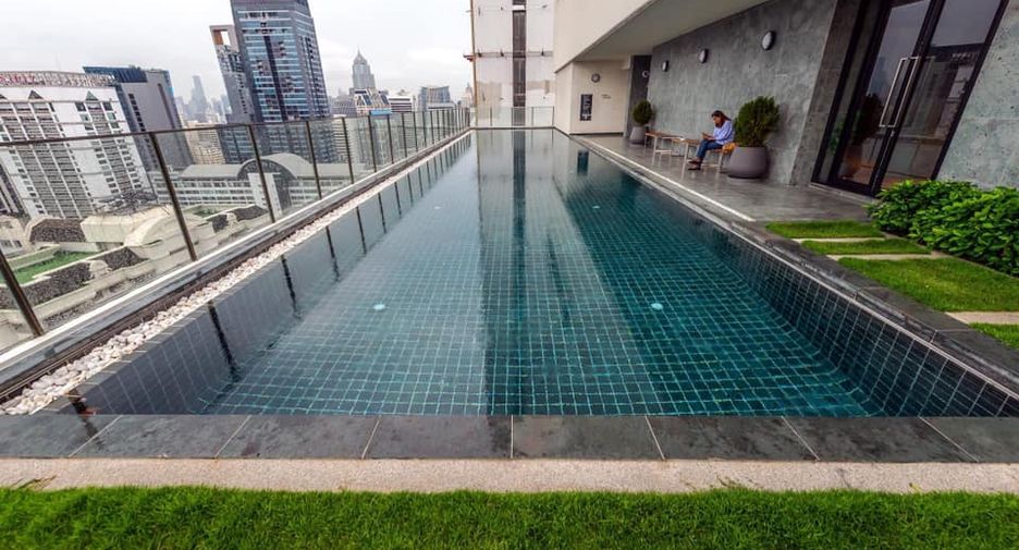 For rent and for sale 1 bed condo in Watthana, Bangkok