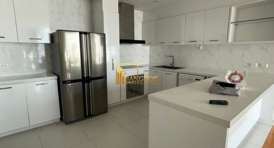 For rent 4 ベッドルーム condo in Bang Rak, Bangkok