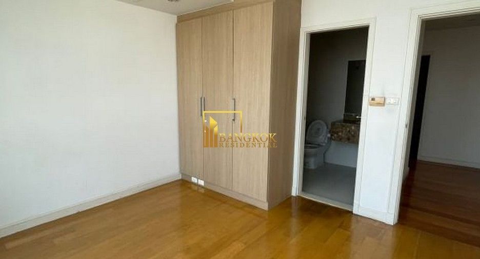 For rent 4 ベッドルーム condo in Bang Rak, Bangkok